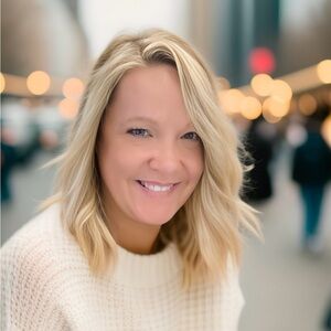 Meet your Posher, Cassandra